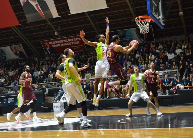 Shipeedy Lojistik Bordo Basketbol takımı Balıkesir Büyükşehir Belediye takımını 85-93