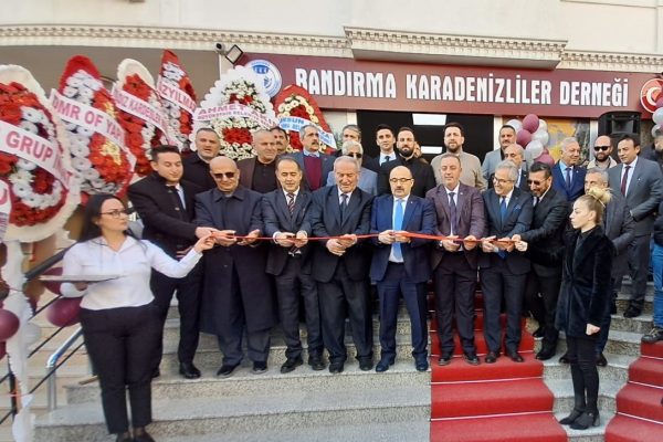 Karadenizliler Kültür ve Dayanışma Derneği dualarla yeni binasına taşındı
