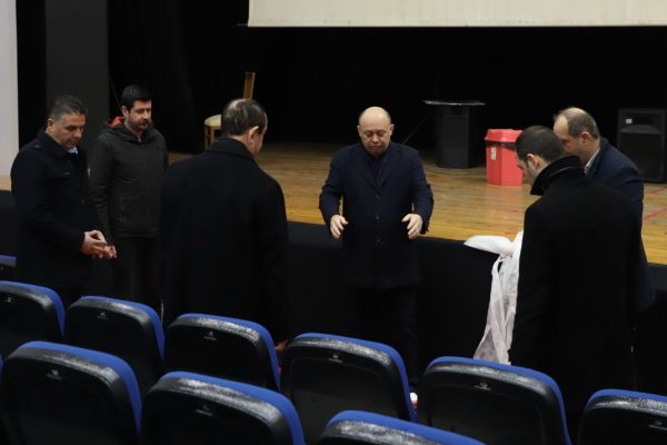 Gönen Belediyesi Konferans Salonu Yenileniyor