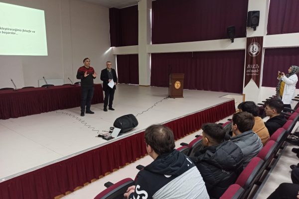 Dr. Öğretim Üyesi Oğuz Düzgün okul seminerlerine devam ediyor