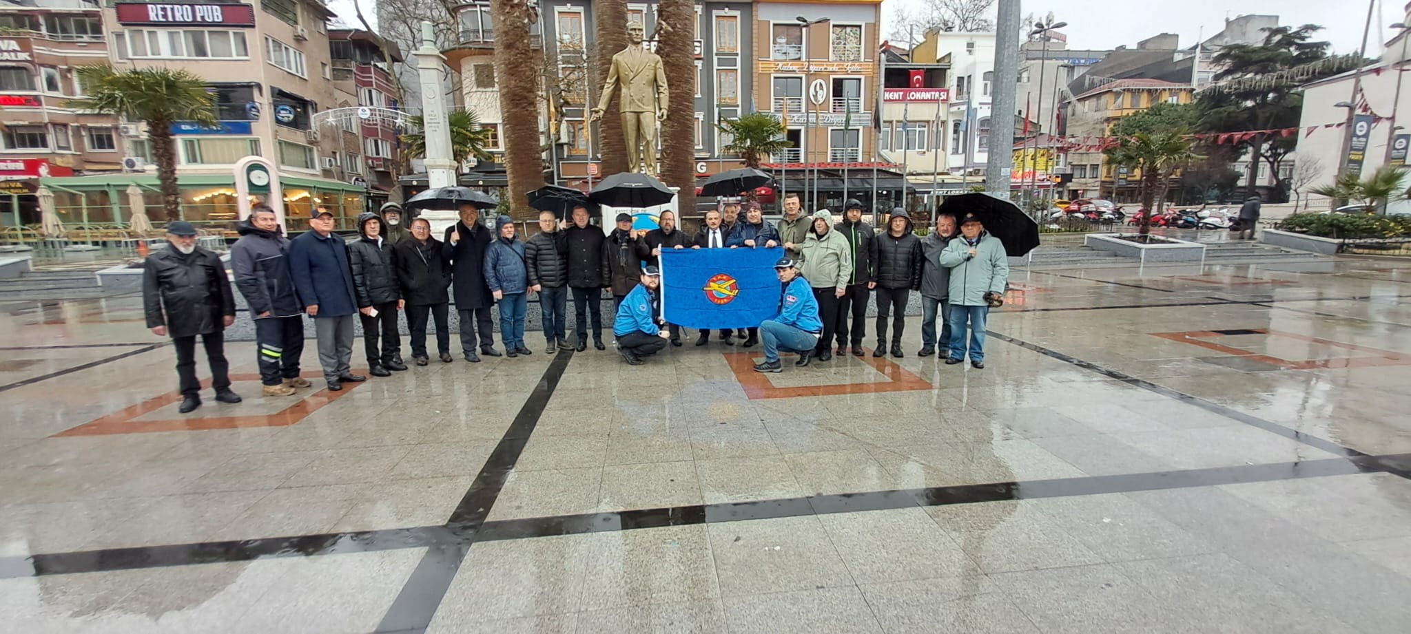 Türk Hava Kurumunun 100. yaşı Bandırma’da törenle kutlandı. Cumhuriyet Meydanındaki