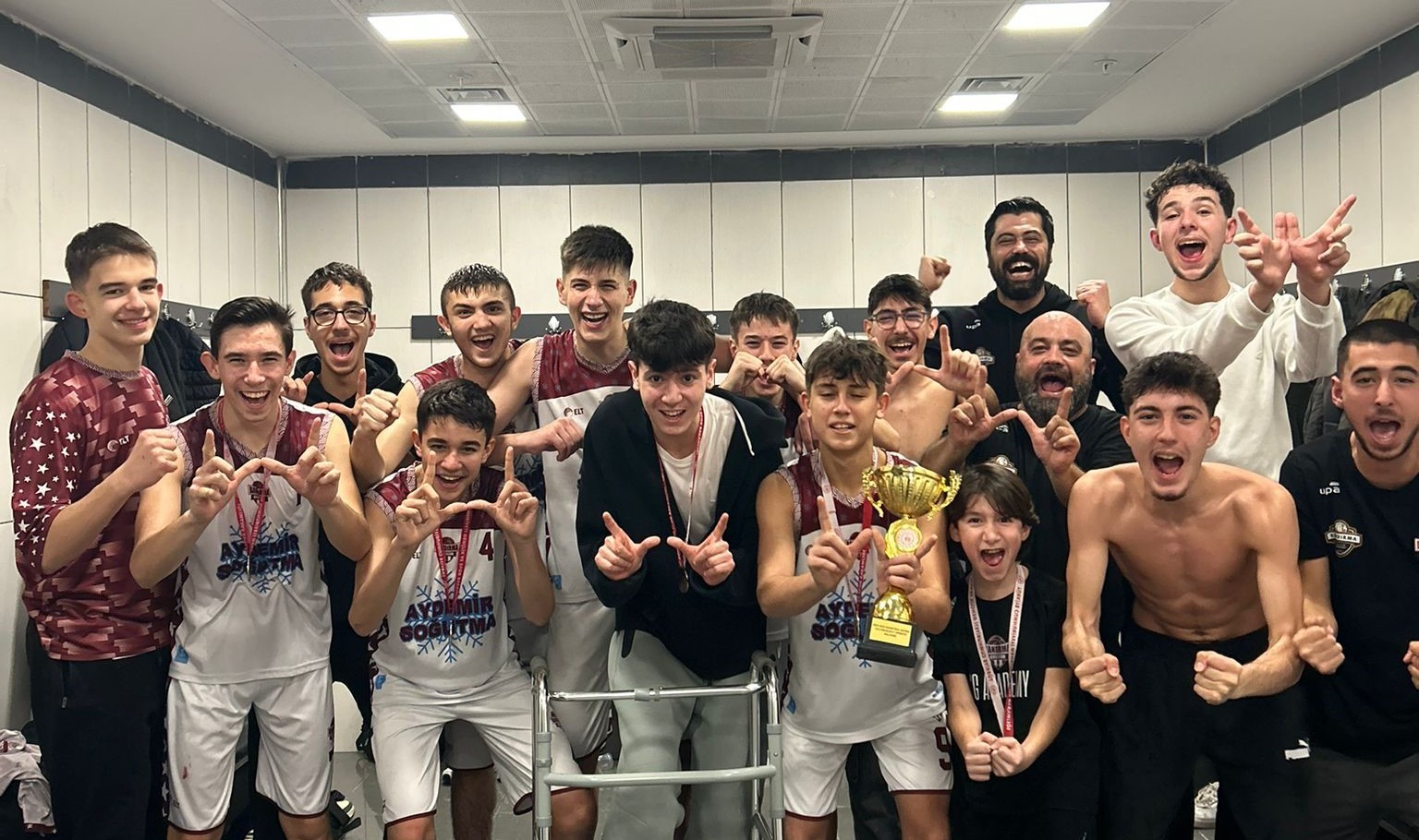Antrenörlüğünü Ersan Kırbaş’ın yaptığı Bandırma Gelişim BK U 16 takımı