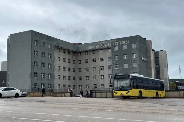 Bandırma Eğitim ve Araştırma Hastanesi’nde asansör krizi, vatandaşlar mağdur oldu