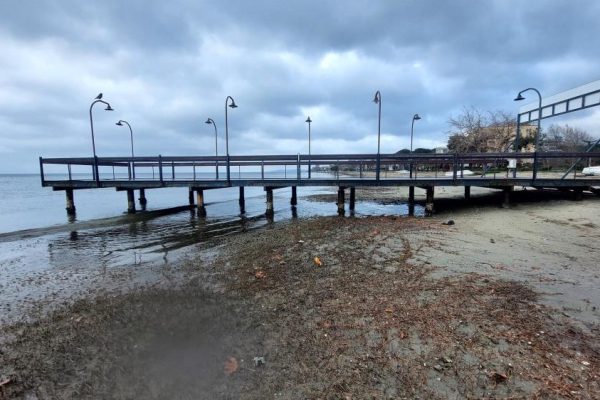 Erdek’te deniz metrelerce çekildi