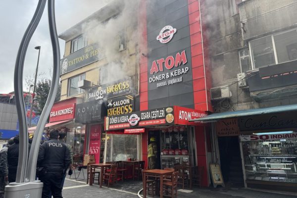 Bandırma’da dönerci dükkanında yangın paniği
