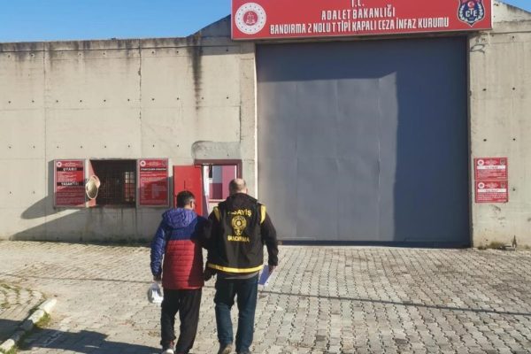 Bandırma’da 21 yıl hapis cezası bulunan firari yakalandı