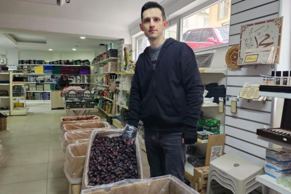 Bandırma’da Ramazan öncesi hurma satışlarında yoğunluk artıyor