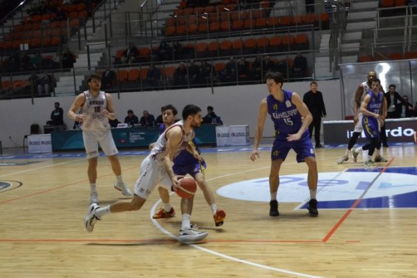 Bordo BK Kapaklıspor’u farklı yendi ( 96-59 )
