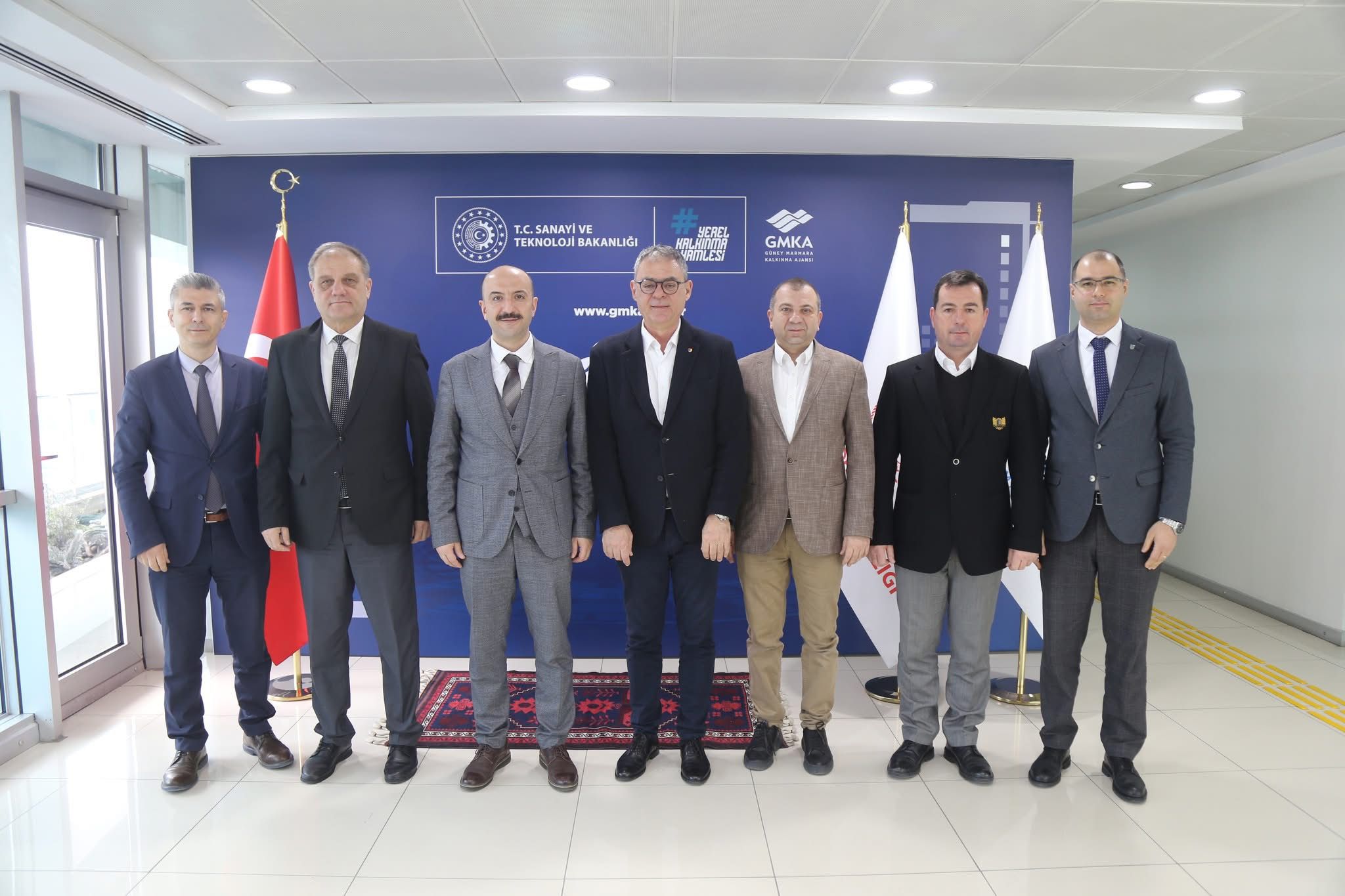   Bandırma Ticaret Borsası, onlarca başarılı projeyi hayata geçirerek üyelerine,