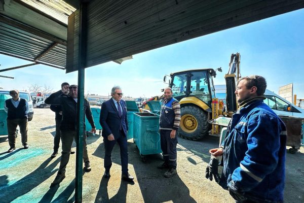 Belediye çöp konteynerlerini yenileniyor