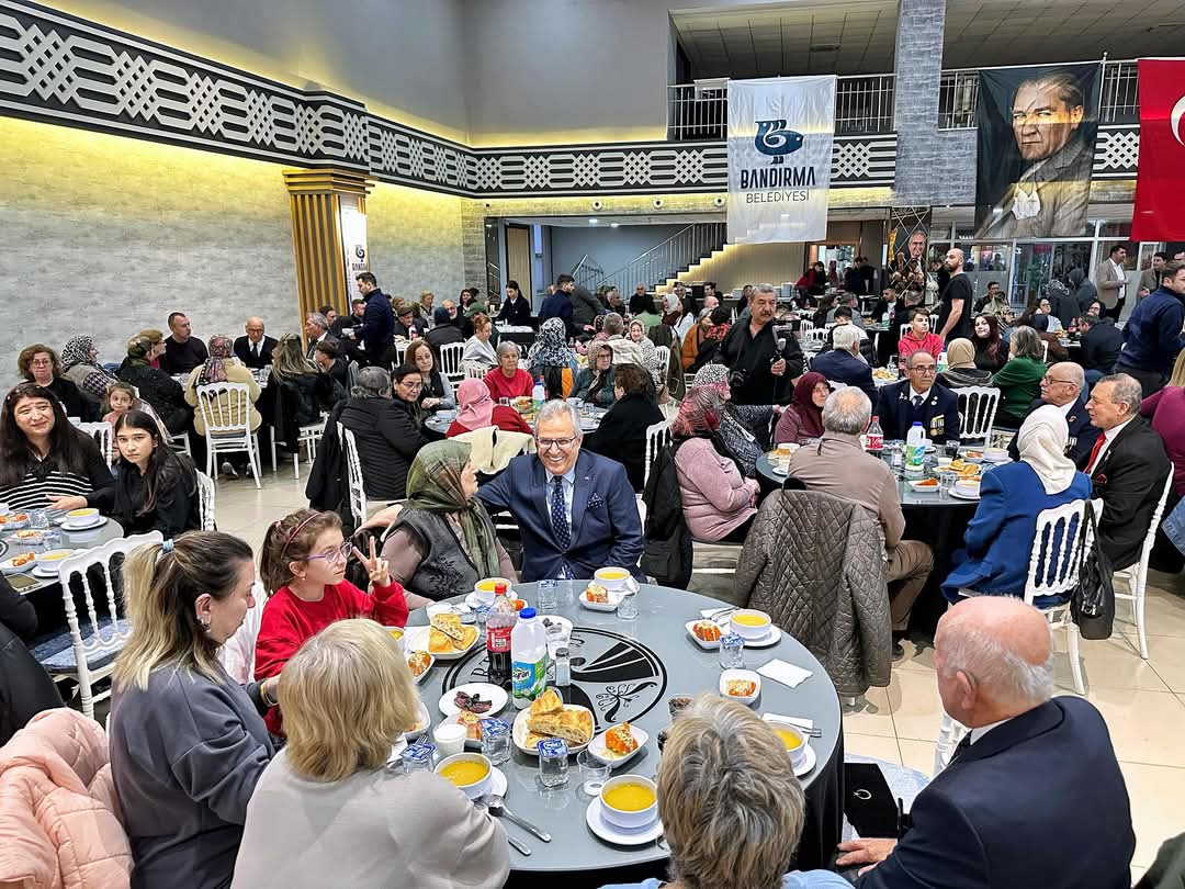 Şehit aileleri, gaziler ve gazi  aileleri iftar yemeğinde buluştu