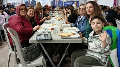 Bandırma Cumhuriyet Meydanı’nda kurulan iftar ve etkinlik çadırında, dün akşam