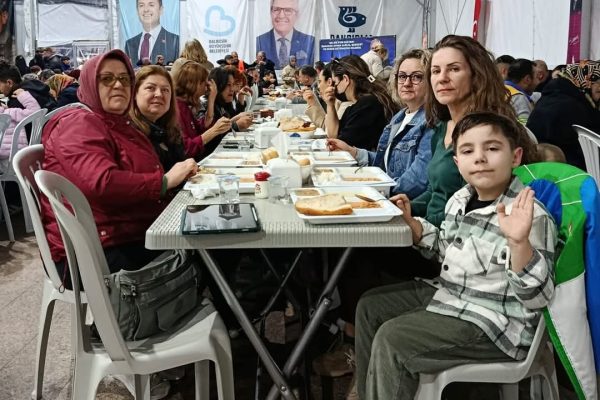 Son İftar Yemeği, Belediye Başkanı Dursun Mirza Tarafından İkram Edildi