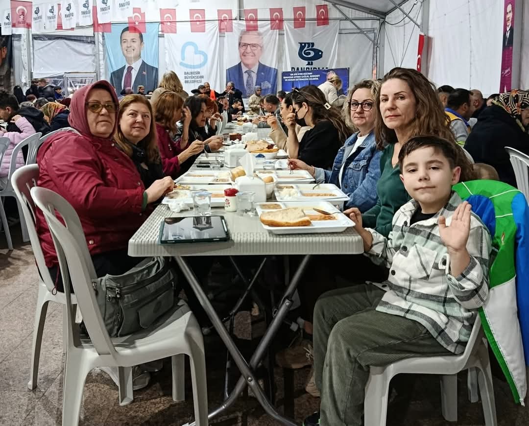 Son İftar Yemeği, Belediye Başkanı Dursun Mirza Tarafından İkram Edildi
