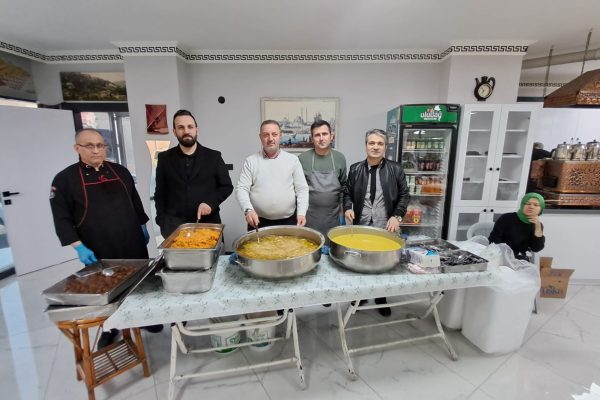 Karadenizliler Derneğinde kadınlara özel iftar verildi