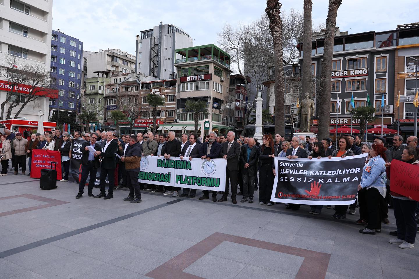 Bandırma Demokrasi Platformu bileşenleri Suriye’de yaşanan Alevi katliamlarını lanetlemek amacıyla