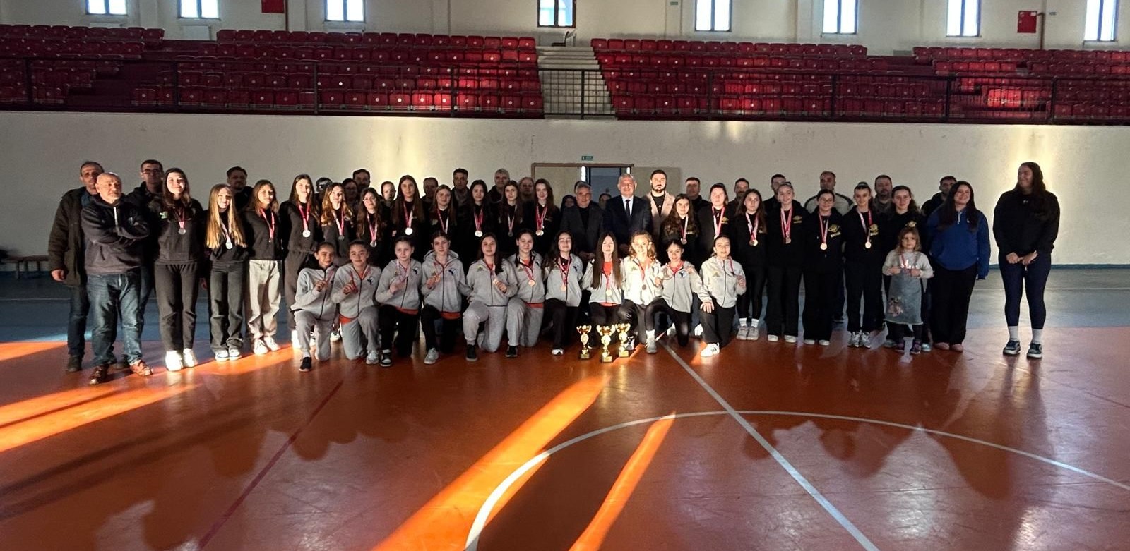 Bandırma Voleybol SK 2024-2025 sezonunu kupalarla tamamladı. Uzun yıllardan bu