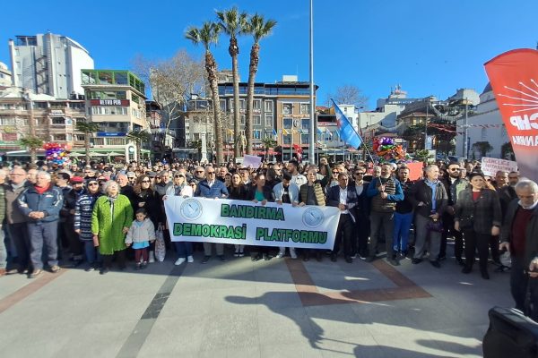 Demokrasi Platformu Demokrasi için yürüdü