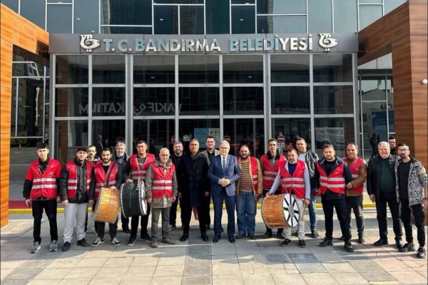 Bandırma’da Ramazan davulcuları görev başında