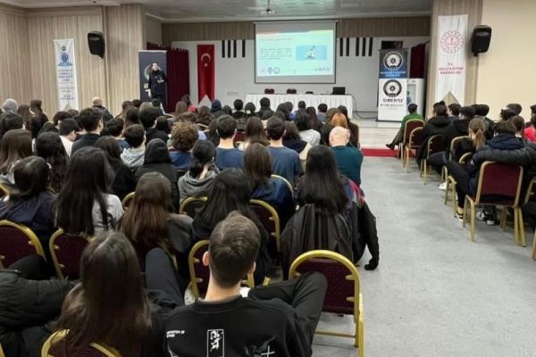Bandırma’da 2 bin 150 kişiye siber güvenlik eğitimi verildi