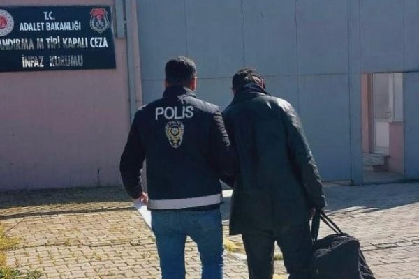 Dolandırıcılık suçundan aranan şahıs yakalandı