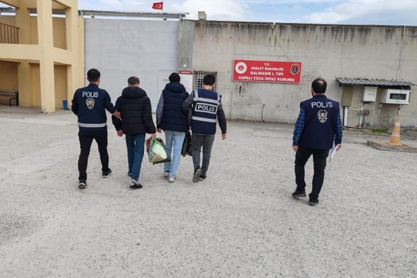 Yaşlı kadını 1 milyon 500 bin lira dolandıran şahıslar yakalandı