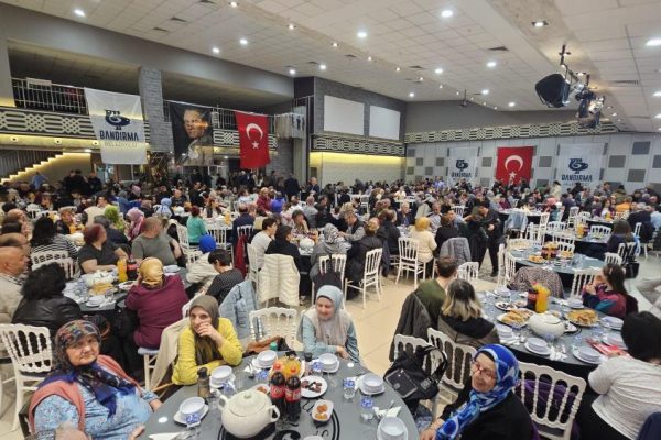 Özel bireylerle iftarda buluştu