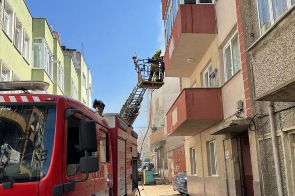 Bandırma’da ev yangını