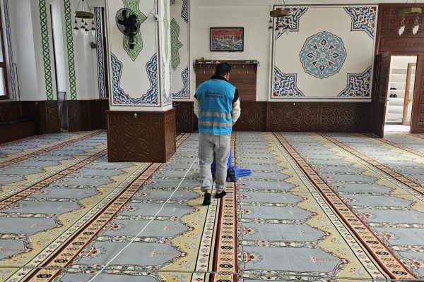 Bandırma’daki camileri yükümlüler temizledi