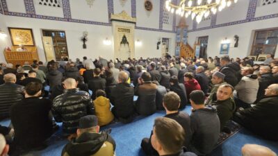 Bandırma’da Kadir Gecesi dolayısıyla ibadetlerini yerine getirmek isteyen vatandaşlar camilere