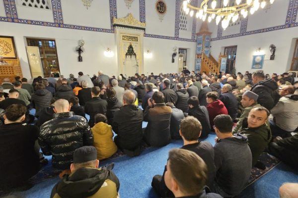 Bandırma’da Kadir Gecesinde camiler doldu taştı