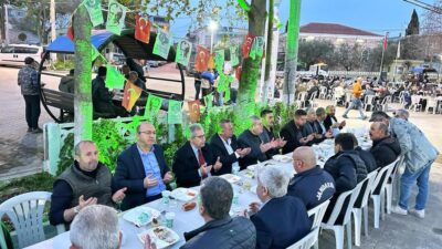 Bandırma’ya bağlı Yeşilçomlu Mahallesi, geleneksel olarak düzenlediği iftar yemeğinde mahalle