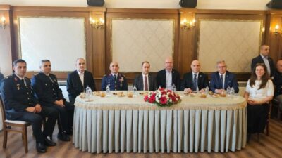 Bandırma protokolü, Ramazan Bayramı dolayısıyla düzenlenen bayramlaşma töreninde bir araya