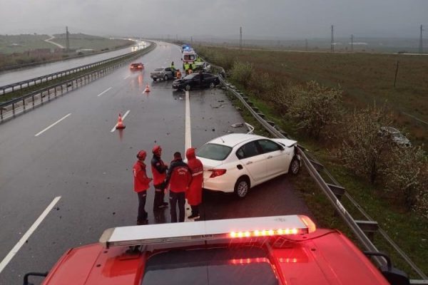 Susurluk’ta zincirleme kaza: 2 ölü, 4 yaralı