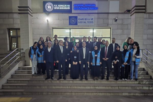 İlçe Kaymakamı Aksakal kız öğrencilerle iftar yaptı