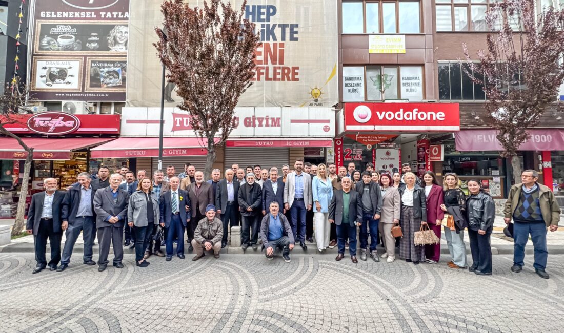 Ak Parti İlçe Teşkilatı Bayramlaşma programı düzenledi. Bayramlaşmaya Ak Parti
