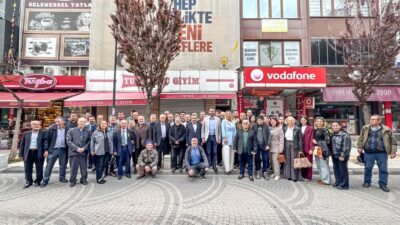 Ak Parti İlçe Teşkilatı Bayramlaşma programı düzenledi. Bayramlaşmaya Ak Parti