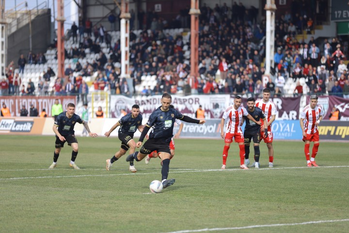 TEKSÜT BANDIRMASPOR: 2  ÜMRANİYESPOR: 0 HAKEMLER: Ömer Faruk Turtay**, Uğur