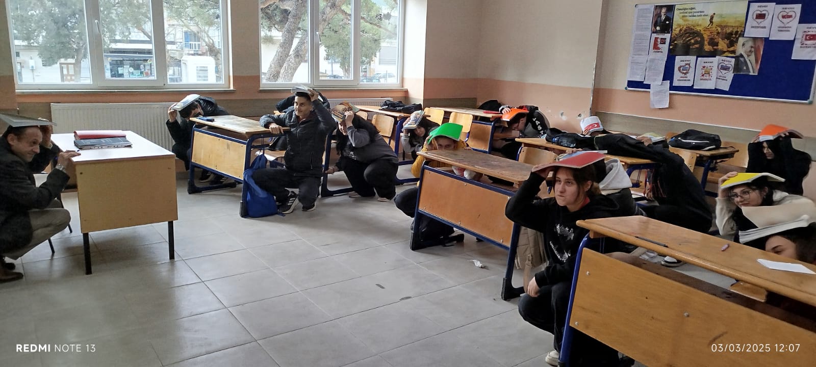 911 Arama ve Kurtarma Derneği afet farkındalık eğitimlerine ara vermeden