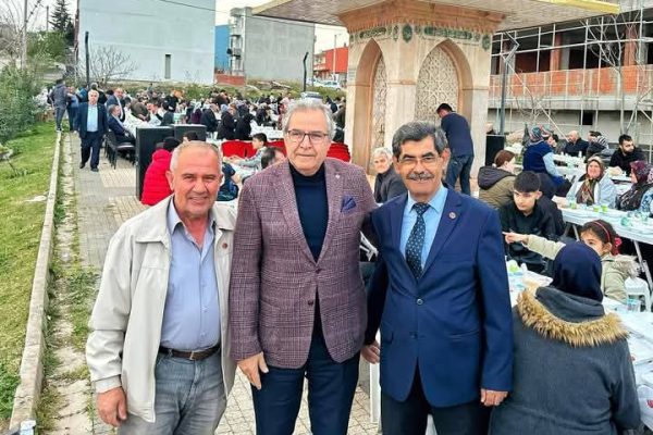 Ayyıldız Mahallesi sakinleri iftar da bir araya geldi.
