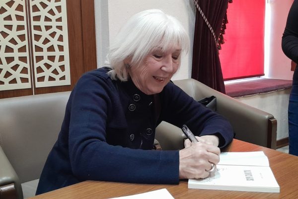Banu Avar sevenleriyle buluştu