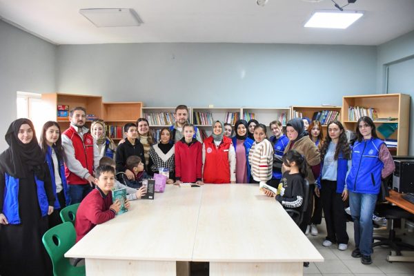 “Kitabım Kitabın Olsun” Projesi Gençlere Eğitim Işığı Oluyor