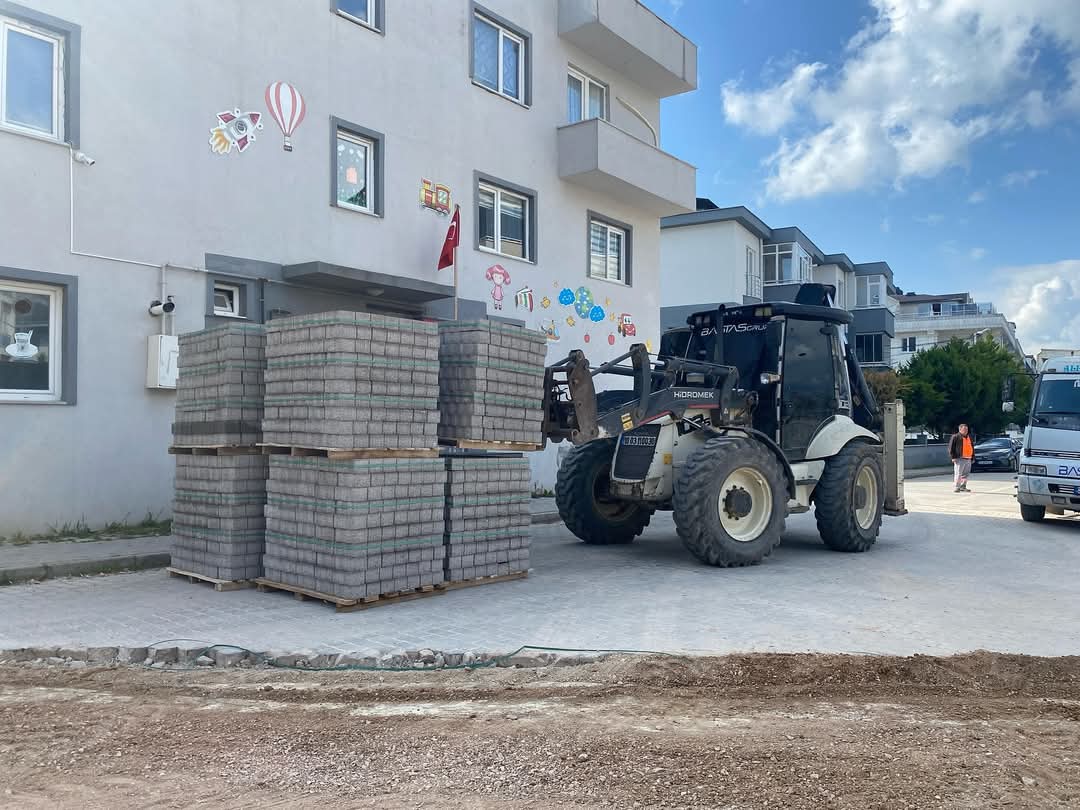 Bandırma’da yollar onarılıyor