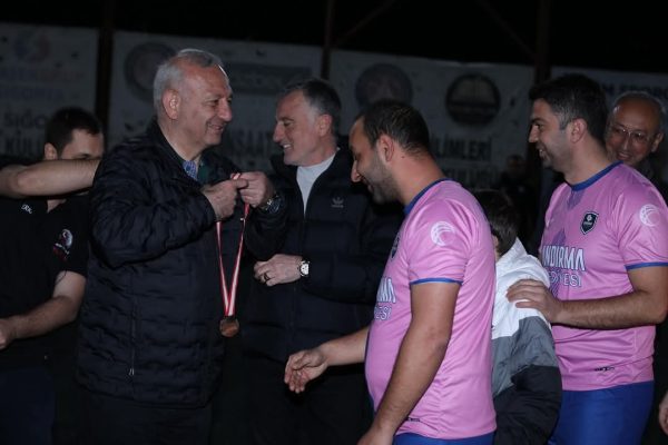 Bandırma Belediyesi Futbol Takımı Şirketler Ligi Şampiyonu oldu