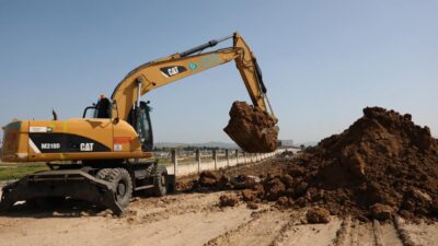 Bandırma Belediyesi, kent genelinde başlattığı altyapı ve ulaşım projelerini kararlılıkla