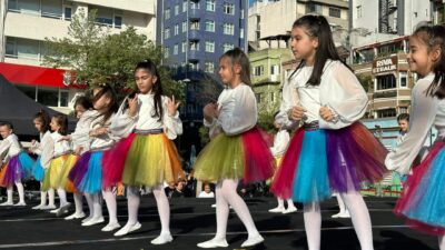 Bandırma Belediyesi tarafından düzenlenen 23 Nisan Ulusal Egemenlik ve Çocuk