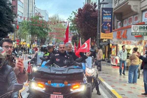 23 Nisan coşkusuna motorsiklet korteji damga vurdu