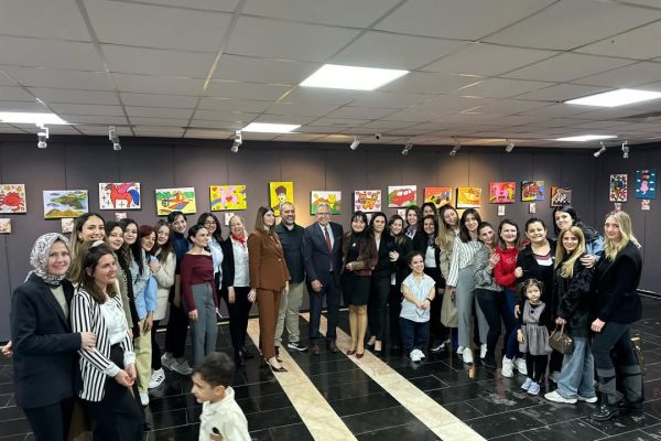 Minik yüreklerden bir yılın renkleri