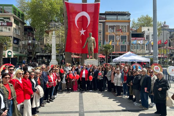 CHP ve STK’lar 23 Nisan’ı kutladı