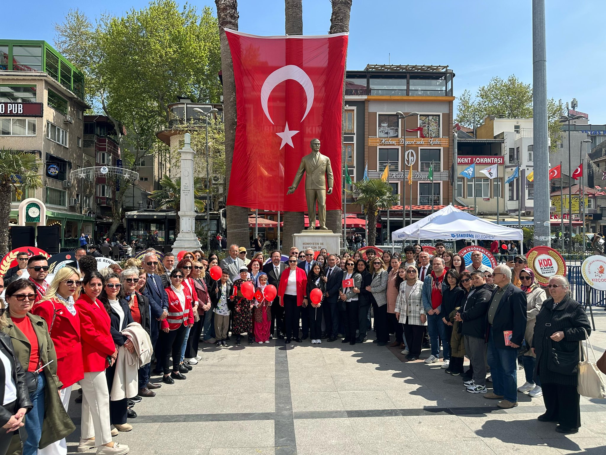 CHP ve STK’lar 23 Nisan’ı kutladı